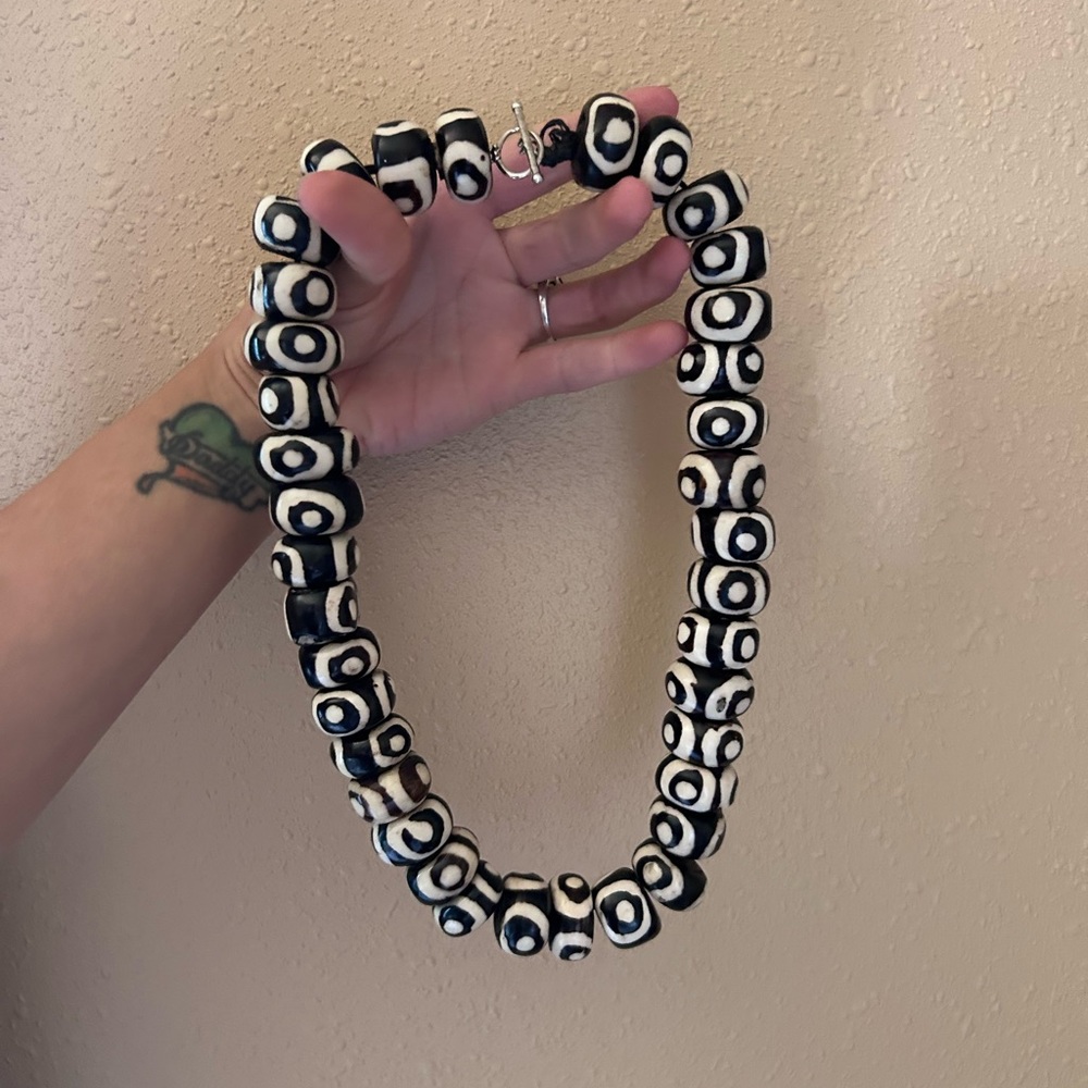 Vintage Chunky Black and White Beaded Necklace